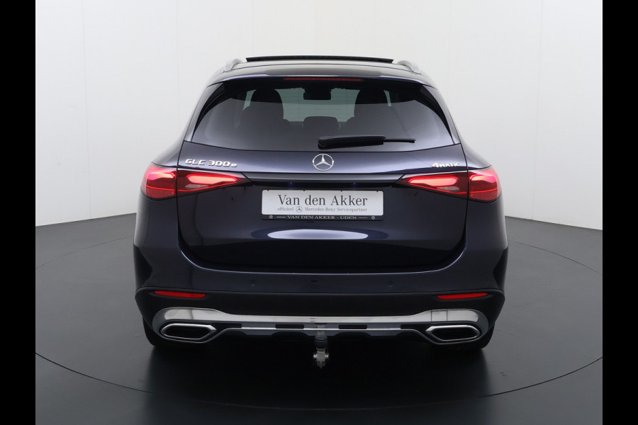 Mercedes-Benz GLC 300e 4Matic // Trekhaak // Panoramadak // 360 Camera // Distronic // GRATIS Winterbandenset // Carplay
