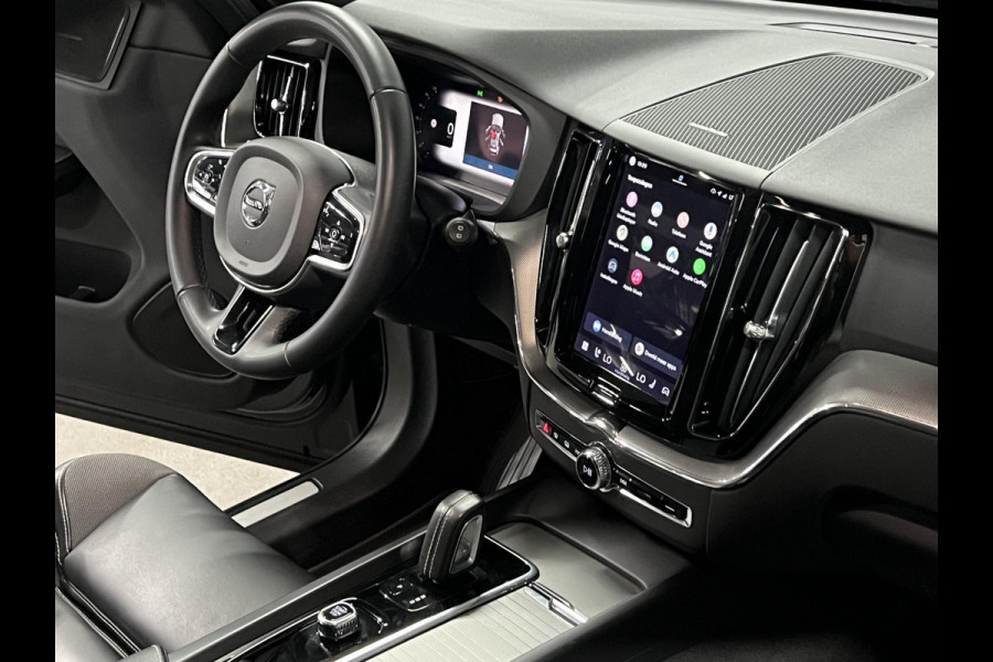 Volvo XC60 T6 AWD Recharge Plus Dark Adaptive cruise | Open dak | Stuur-/Stoelverwarming | Harman & Kardon | Camera | Google | 21" wielen