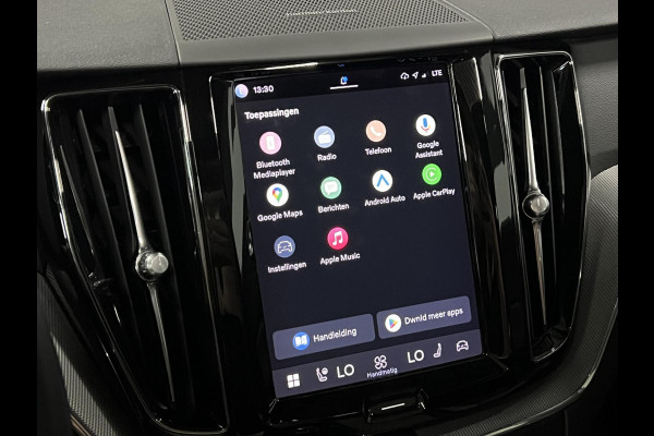 Volvo XC60 T6 AWD Recharge Plus Dark Adaptive cruise | Open dak | Stuur-/Stoelverwarming | Harman & Kardon | Camera | Google | 21" wielen