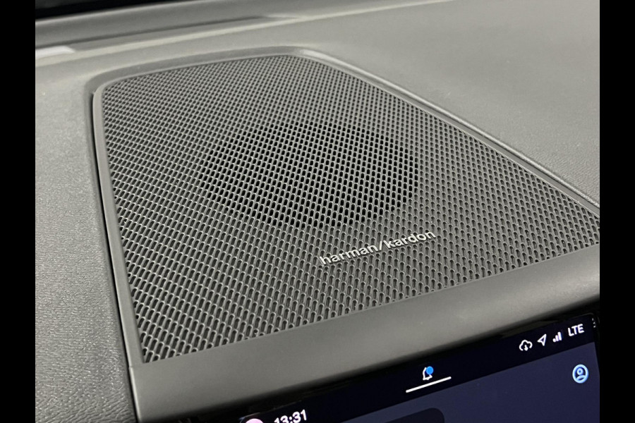 Volvo XC60 T6 AWD Recharge Plus Dark Adaptive cruise | Open dak | Stuur-/Stoelverwarming | Harman & Kardon | Camera | Google | 21" wielen