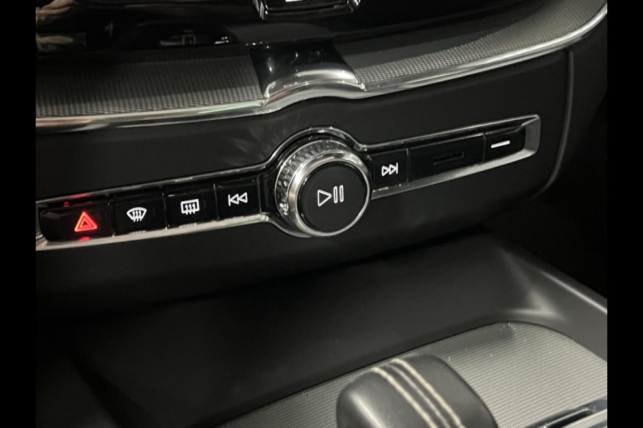 Volvo XC60 T6 AWD Recharge Plus Dark Adaptive cruise | Open dak | Stuur-/Stoelverwarming | Harman & Kardon | Camera | Google | 21" wielen