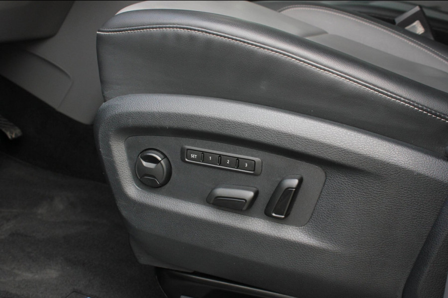 Volkswagen Transporter 2.0 TDI L2H1 CARAVELLE 204PK DC DUBBEL CABINE / ELEK.SCHUIF / FULL OPTIONS / LEDER / FULL BLACK / APPLE CAR