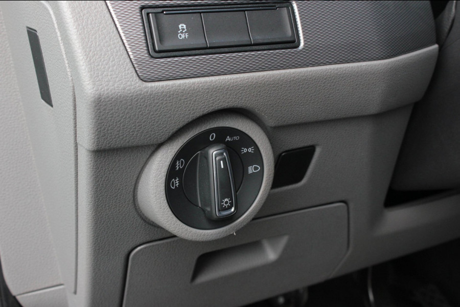 Volkswagen Transporter 2.0 TDI L2H1 CARAVELLE 204PK DC DUBBEL CABINE / ELEK.SCHUIF / FULL OPTIONS / LEDER / FULL BLACK / APPLE CAR