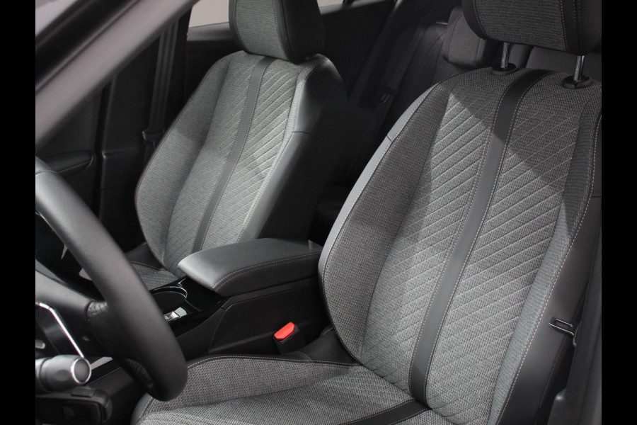 Peugeot 2008 1.2 Hybrid 136 pk Automaat Allure Navigatie Apple Carplay/Android Auto Climate Control Dab Led Parkeer sensoren Cruise Control Stoelverwarming