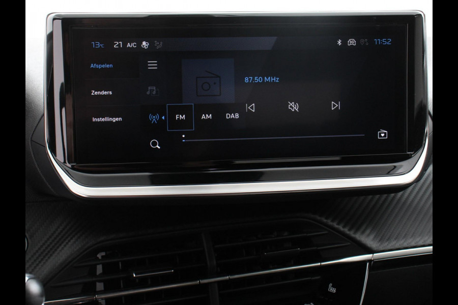Peugeot 2008 1.2 Hybrid 136 pk Automaat Allure Navigatie Apple Carplay/Android Auto Climate Control Dab Led Parkeer sensoren Cruise Control Stoelverwarming