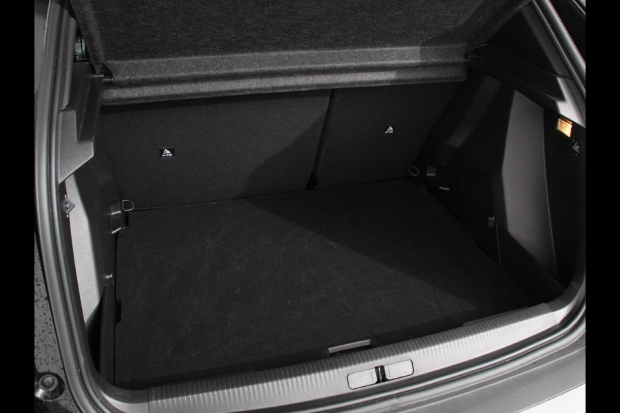 Peugeot 2008 1.2 Hybrid 136 pk Automaat Allure Navigatie Apple Carplay/Android Auto Climate Control Dab Led Parkeer sensoren Cruise Control Stoelverwarming