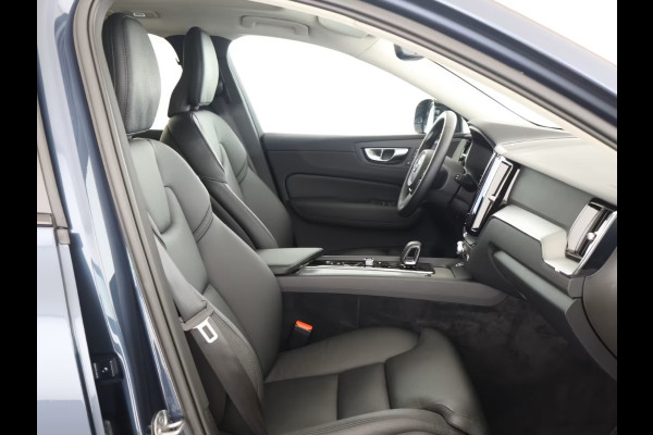 Volvo XC60 2.0 T8 Plug-in hybrid AWD Plus Dark (335kW/455PK) ** PANO, TREKH, ACC, HuD, 20-inch LMV ** 1e EIG - UNFALLFREI ** ** INFORMEER OOK NAAR ONZE AANTREKKELIJKE FINANCIAL-LEASE TARIEVEN **