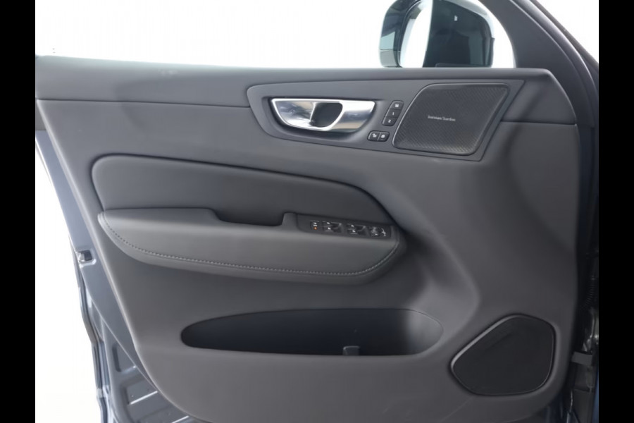 Volvo XC60 2.0 T8 Plug-in hybrid AWD Plus Dark (335kW/455PK) ** PANO, TREKH, ACC, HuD, 20-inch LMV ** 1e EIG - UNFALLFREI ** ** INFORMEER OOK NAAR ONZE AANTREKKELIJKE FINANCIAL-LEASE TARIEVEN **