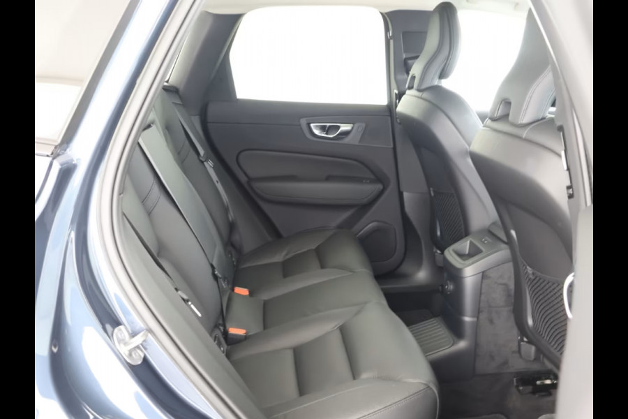 Volvo XC60 2.0 T8 Plug-in hybrid AWD Plus Dark (335kW/455PK) ** PANO, TREKH, ACC, HuD, 20-inch LMV ** 1e EIG - UNFALLFREI ** ** INFORMEER OOK NAAR ONZE AANTREKKELIJKE FINANCIAL-LEASE TARIEVEN **