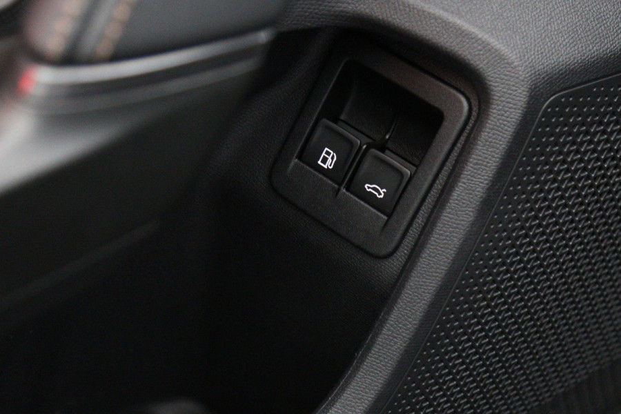 CUPRA Formentor 1.5 TSI e-Hybrid 204 PK Business PHEV, Stuur-Startknop, Keyless, 360 Camera, Adap. Cruise Control, Winterpakket