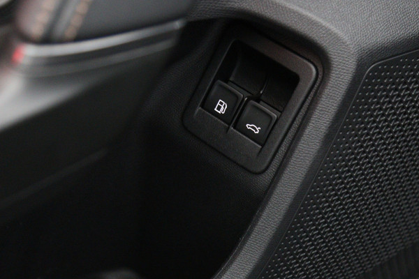 CUPRA Formentor 1.5 TSI e-Hybrid 204 PK Business PHEV, Stuur-Startknop, Keyless, 360 Camera, Adap. Cruise Control, Winterpakket