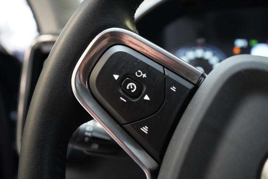 Volvo XC40 1.5 T2 Core | HK Sound | 360 camera | Sportstoelen | Navigatie | Keyless