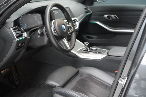 BMW 3 Serie Touring 330e High Executive | SoH 90% | Panoramadak | Trekhaak | Memory | Stuurverwarming | Carplay | Stoelverwarming
