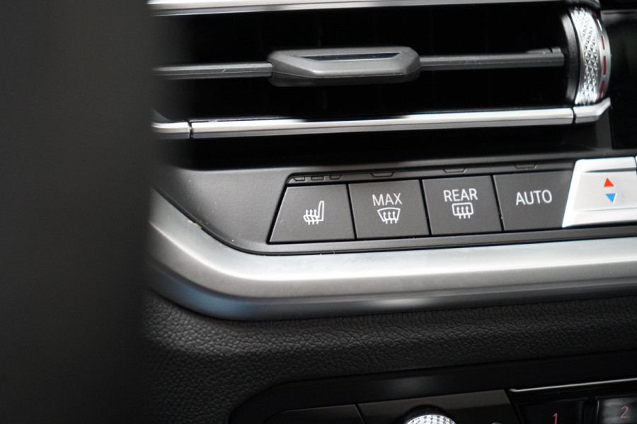 BMW 3 Serie Touring 330e High Executive | SoH 90% | Panoramadak | Trekhaak | Memory | Stuurverwarming | Carplay | Stoelverwarming