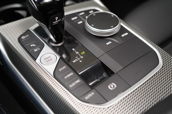 BMW 3 Serie Touring 330e High Executive | SoH 90% | Panoramadak | Trekhaak | Memory | Stuurverwarming | Carplay | Stoelverwarming