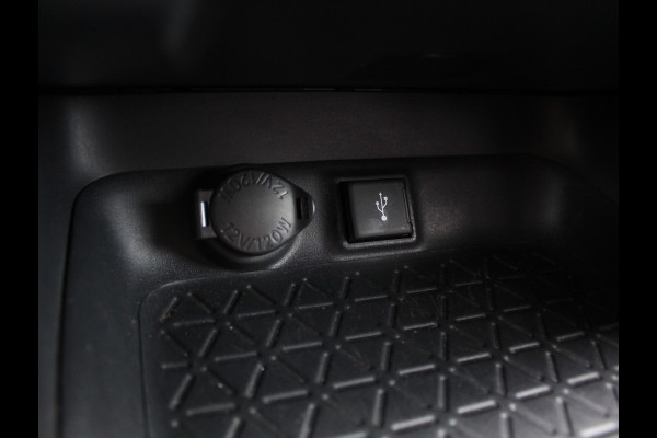 Toyota RAV4 2.5 Hybrid Dynamic CLIMATE | ADAPCRUISE | NAVI | CARPLAY | DAB | LED | CAMERA | ELECAKLEP | LMV18