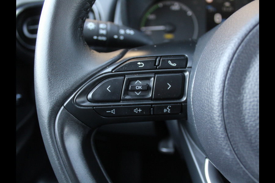 Toyota Yaris 1.5 Hybrid 115 Comfort CLIMATE | CAMERA | ADAPCRUISE | CARPLAY | DAB | LED