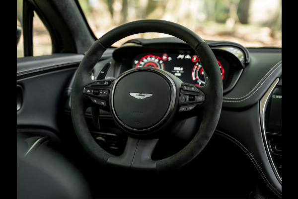 Aston Martin DBX 707 4.0 V8 | Veel carbon! | Alcantara interieur | NL-auto | Premium audio