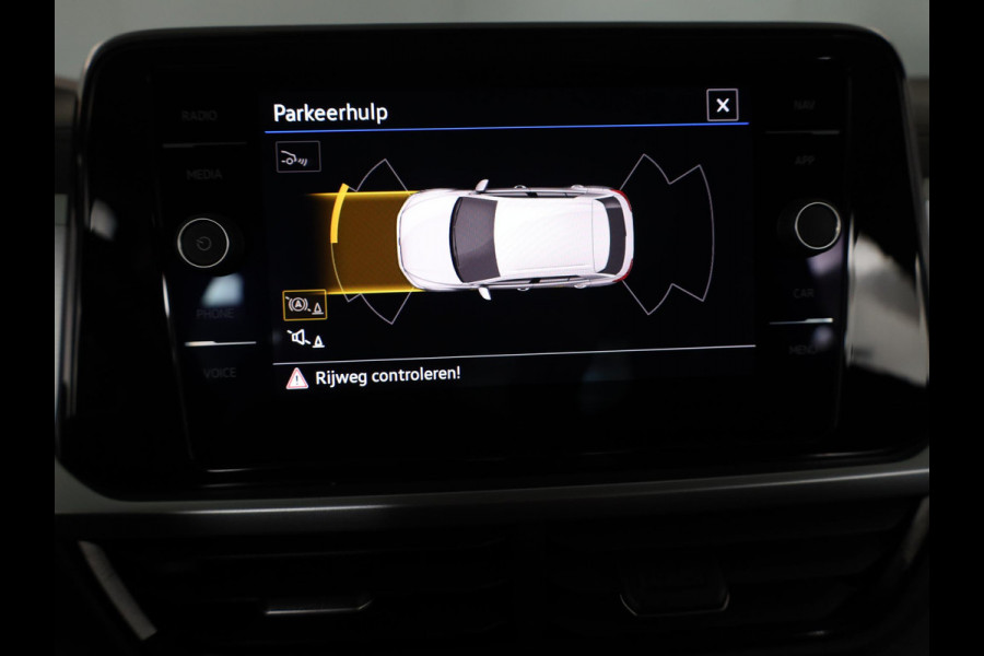 Volkswagen T-Roc 1.5 TSI Life Edition | Private lease vanaf €590 |150 pk Automaat (DSG) | Verlengde garantie | Navigatie via App | Parkeersensoren (Park assist) | Achteruitrijcamera | Full LED koplampen | Keyless |