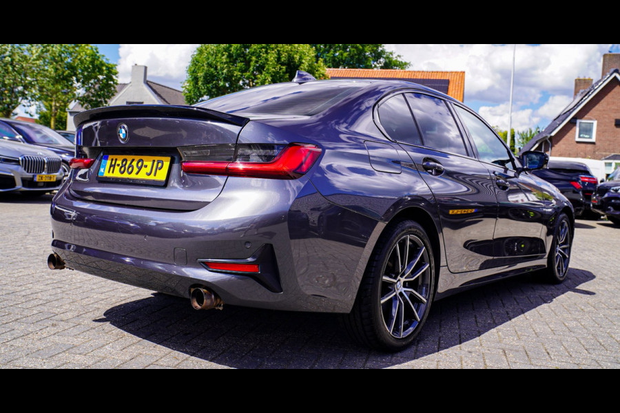 BMW 3-serie 320i High Executive Edition | LED | Luxe Leder | Stoelverwarming | PDC | Cruise control |