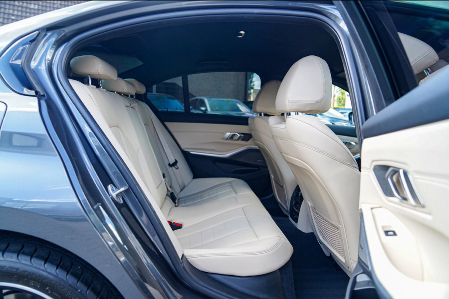 BMW 3-serie 320i High Executive Edition | LED | Luxe Leder | Stoelverwarming | PDC | Cruise control |