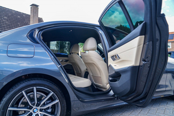 BMW 3-serie 320i High Executive Edition | LED | Luxe Leder | Stoelverwarming | PDC | Cruise control |
