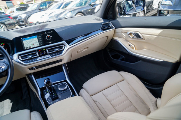 BMW 3-serie 320i High Executive Edition | LED | Luxe Leder | Stoelverwarming | PDC | Cruise control |