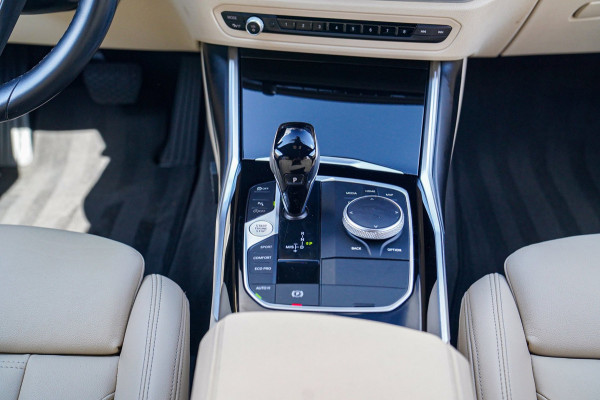 BMW 3-serie 320i High Executive Edition | LED | Luxe Leder | Stoelverwarming | PDC | Cruise control |