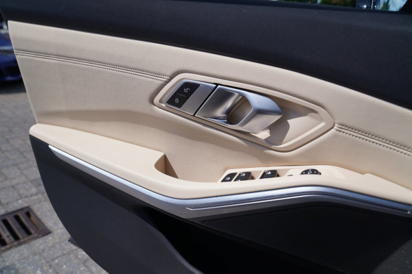 BMW 3-serie 320i High Executive Edition | LED | Luxe Leder | Stoelverwarming | PDC | Cruise control |