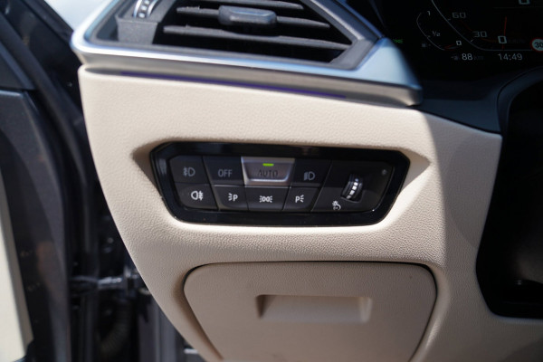 BMW 3-serie 320i High Executive Edition | LED | Luxe Leder | Stoelverwarming | PDC | Cruise control |