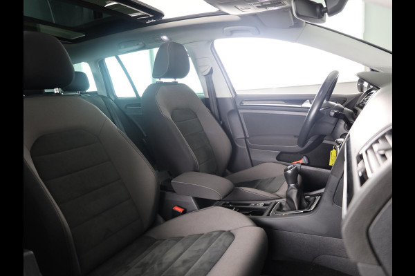 Volkswagen Golf Variant 1.0 TSI Highline 115PK | Panoramadak | Digitaal dashboard | Navigatie | Stoelverwarming