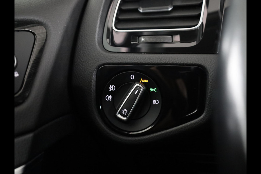 Volkswagen Golf Variant 1.0 TSI Highline 115PK | Panoramadak | Digitaal dashboard | Navigatie | Stoelverwarming