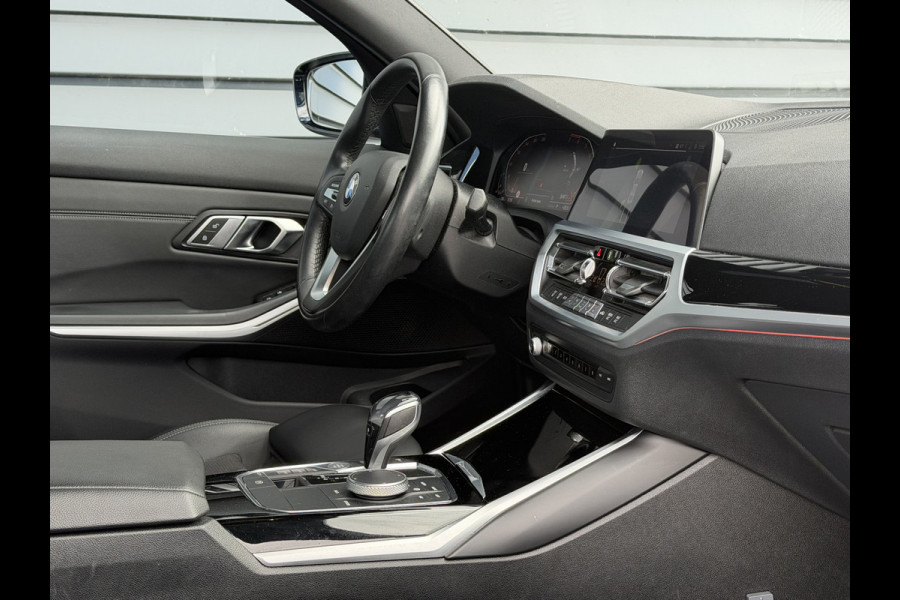 BMW 3-serie 320i Executive Edition 184 PK | Automaat | Navi | Stoelverwarming | Climate | Trekhaak