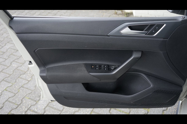 Volkswagen Polo 1.0 TSI R-Line AUTOMAAT |CAMERA|CARPLAY|CLIMA|DAB|IQ LIGHT|NAVIGATIE|VIRTUEEL|STOELVERWARMING