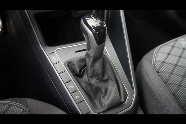 Volkswagen Polo 1.0 TSI R-Line AUTOMAAT |CAMERA|CARPLAY|CLIMA|DAB|IQ LIGHT|NAVIGATIE|VIRTUEEL|STOELVERWARMING