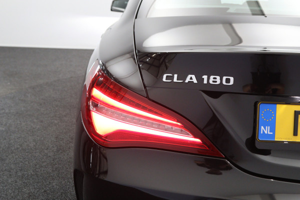 Mercedes-Benz CLA-Klasse 180 123 PK Automaat Ambition AMG-Line, Keyless, Navigatie