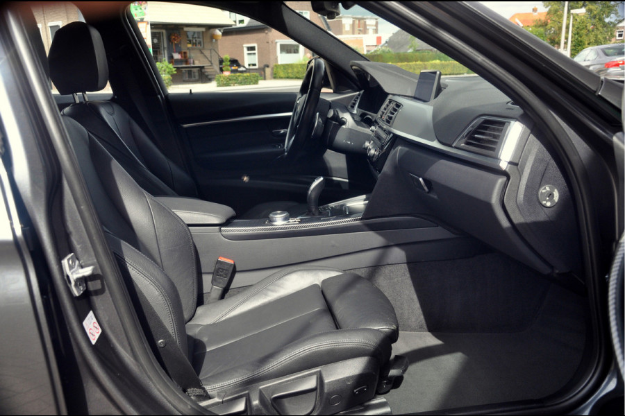 BMW 3 Serie Touring 320i M-Sport Edition | Camera | 19 Inch | 67.000 km!