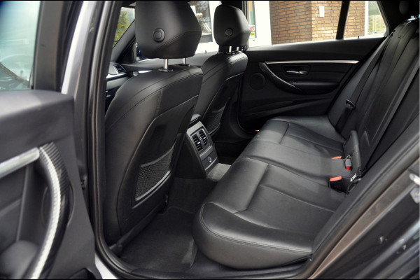BMW 3 Serie Touring 320i M-Sport Edition | Camera | 19 Inch | 67.000 km!