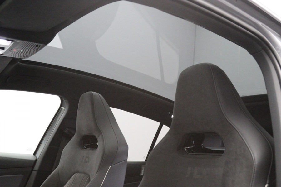 Volkswagen ID.5 Pro 77 kWh 204 PK, SOH 96 %, Panoramadak, Trekhaak, Memory, Massage, Carplay, Winterpakket, 360 Camera