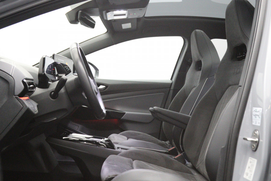 Volkswagen ID.5 Pro 77 kWh 204 PK, SOH 96 %, Panoramadak, Trekhaak, Memory, Massage, Carplay, Winterpakket, 360 Camera