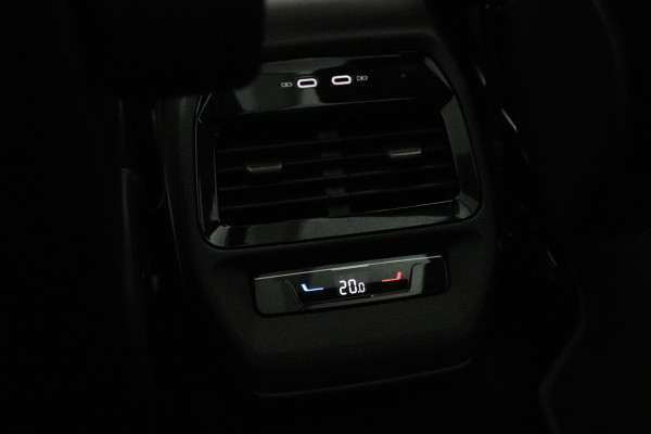 Volkswagen ID.5 Pro 77 kWh 204 PK, SOH 96 %, Panoramadak, Trekhaak, Memory, Massage, Carplay, Winterpakket, 360 Camera