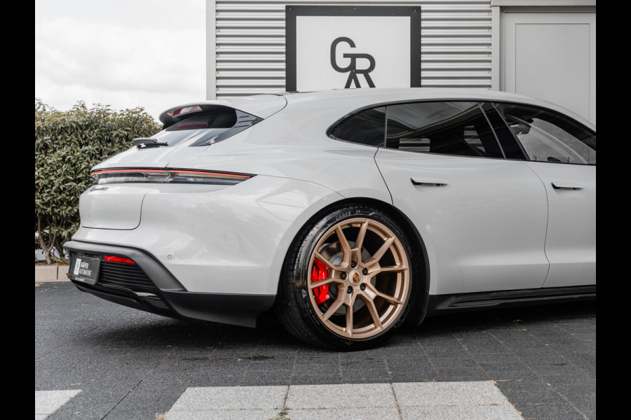 Porsche Taycan Sport Turismo GTS | PANORAMA | SPORT CHRONO | ALCANTARA | BTW