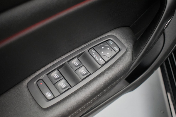 Renault Mégane Estate 1.3 TCe 140PK Techno Automaat NL-auto 1e Eigenaar [ Trekhaak Sfeerlicht Carplay Camera Digital Dashboard ]