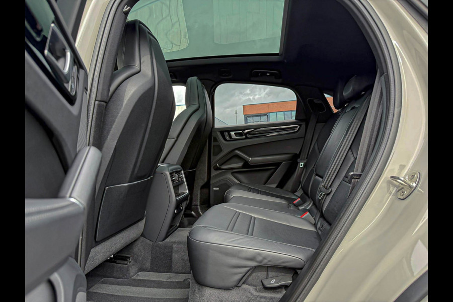 Porsche Cayenne Coupé 3.0 E 462PK V6 SportDesign GTS Krijt/Kreide|Pano|HUD|Luchtv.|4-Wiel besturing|360°|ACC|Kuipstoelen|Bose|22''