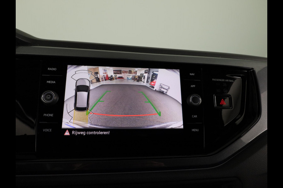 Volkswagen Taigo 1.0 TSI Style 110 pk Automaat (DSG) | Navigatie | Panoramadak | Parkeersensoren (Park assist) | Achteruitrijcamera | Matrix LED |