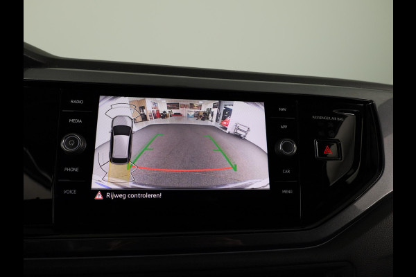 Volkswagen Taigo 1.0 TSI Style 110 pk Automaat (DSG) | Navigatie | Panoramadak | Parkeersensoren (Park assist) | Achteruitrijcamera | Matrix LED |