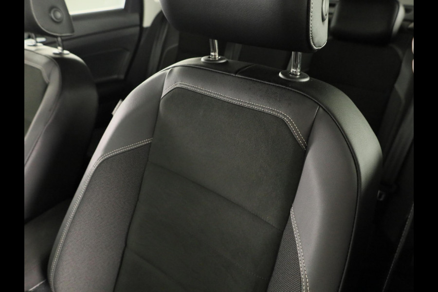 Volkswagen Taigo 1.0 TSI Style 110 pk Automaat (DSG) | Navigatie | Panoramadak | Parkeersensoren (Park assist) | Achteruitrijcamera | Matrix LED |