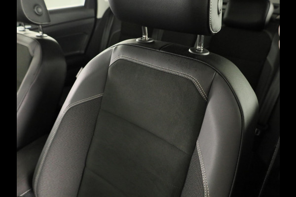 Volkswagen Taigo 1.0 TSI Style 110 pk Automaat (DSG) | Navigatie | Panoramadak | Parkeersensoren (Park assist) | Achteruitrijcamera | Matrix LED |