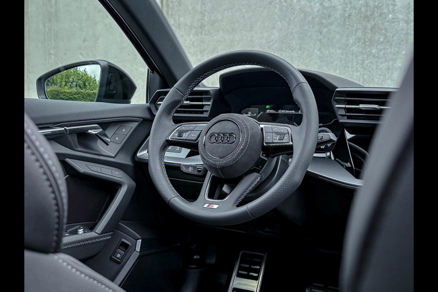 Audi A3 Sportback 40TFSI e 204pk S-Tronic Competition S Edition S-Line Pano|Kuipstoelen+Massage&Memory|Qi|Matrix|ACC|Camera|B&O|S3