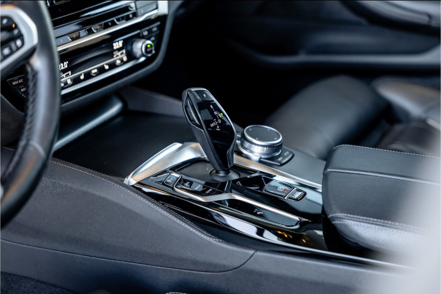 BMW 5 Serie Touring 530i xDrive Business Edition Plus - Origineel NL | M Sport | Panorama | Memory | Stuurverwarming